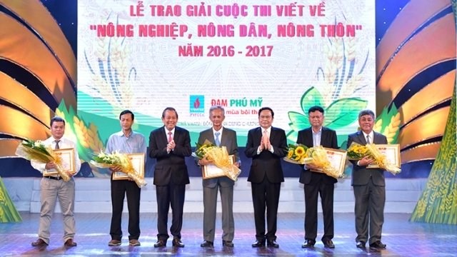 Phó Thủ tướng Trương Hòa Bình trao giải cuộc thi viết về tam nông - ảnh 1